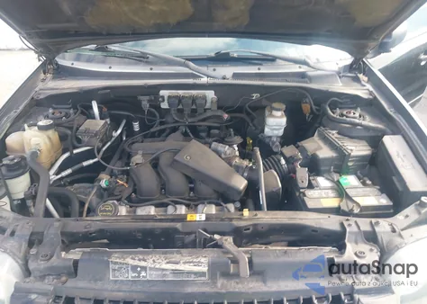 2005 Ford Escape Limited z USA, uszkodzony, nr VIN 1FMCU04125KB11015